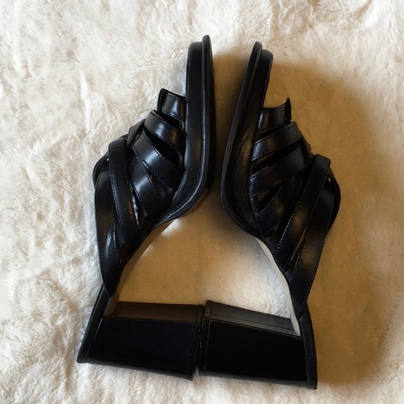 Vintage black platform sandal. - Picture 4 of 6